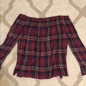 Off the shoulder plaid long-sleeve shirt